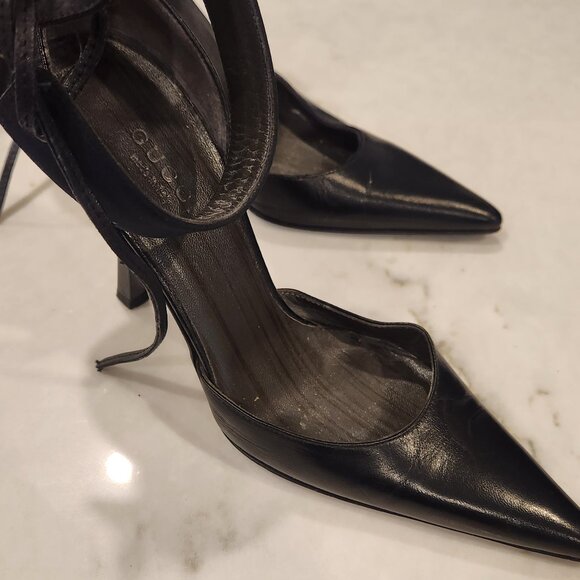 Gucci pumps with ankle straps & dust bag - Picture 8 of 10